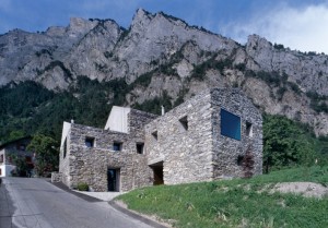 Casa rehabilitada en Chamoson-Suiza-1-arquitectura-domusxl